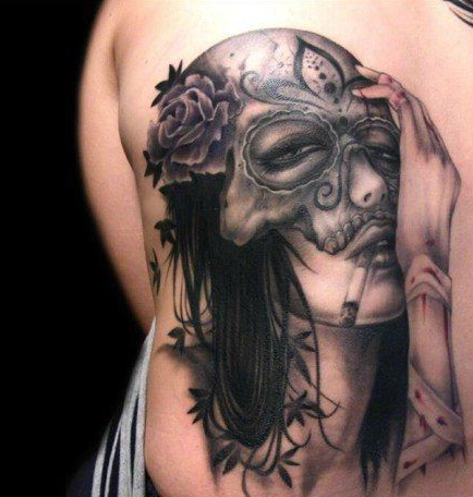 背部面具纹身图案