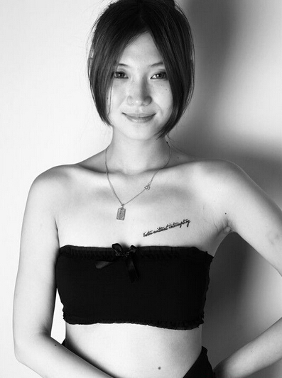 黑白美女英文纹身图案