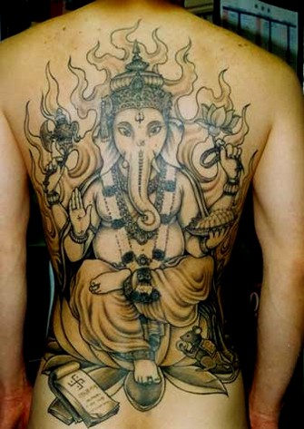 满背经典的象神纹身图案