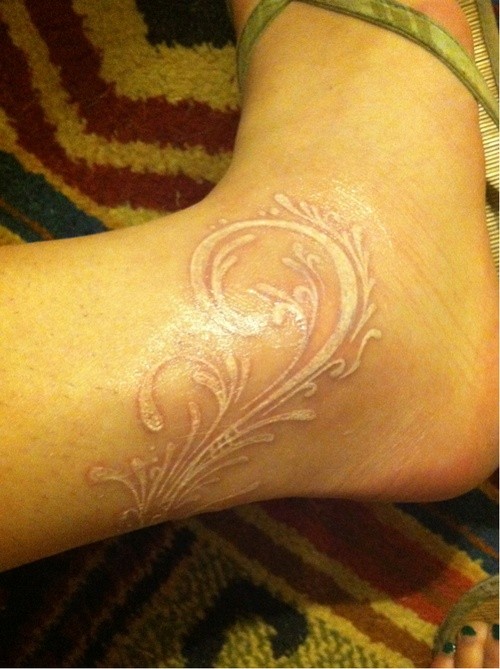 脚部清新的图腾隐形纹身