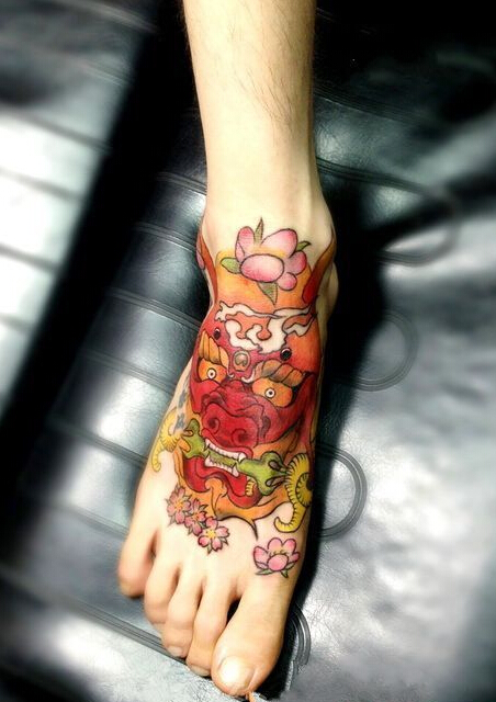 脚背上古猪鼻神兽纹身图案