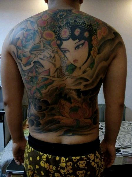 满背荷花花旦纹身图案