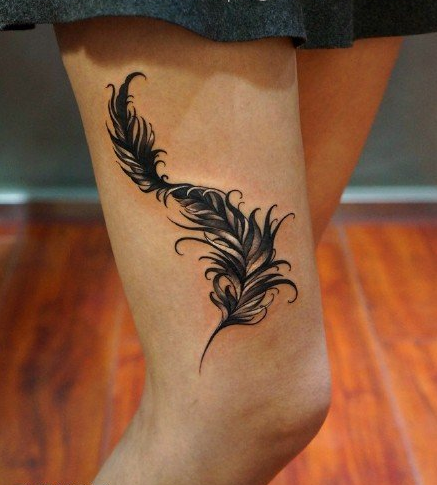 黑色轻飘羽毛纹身图案