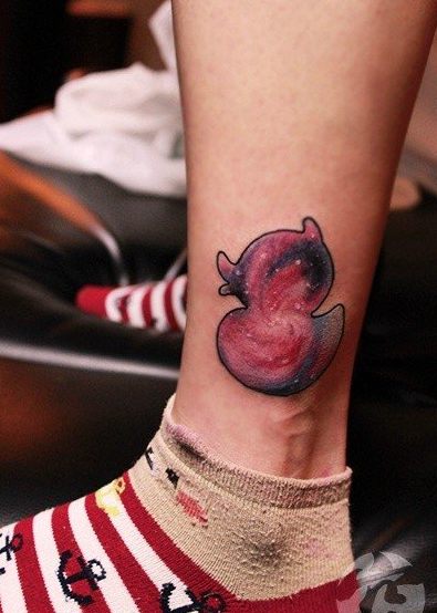 彩绘卡通小鸭子纹身图案