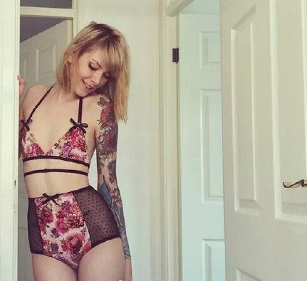 妩媚性感花甲美女纹身图案