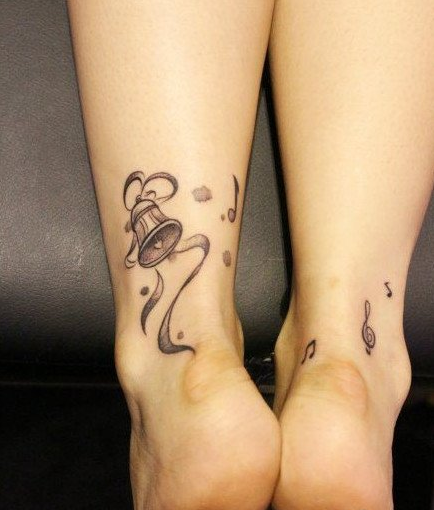 简单清爽的铃铛纹身图案