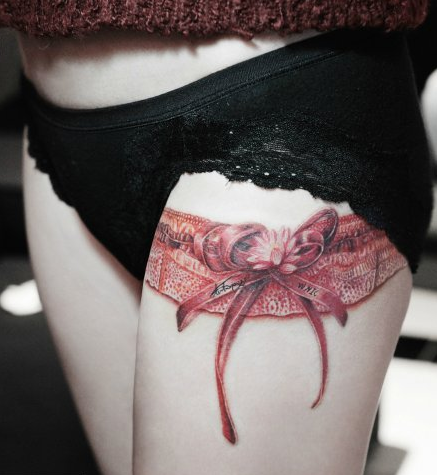 红色蕾丝蝴蝶结纹身图案