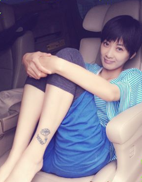 美女明星徐翠翠腿部牵牛花纹身图案