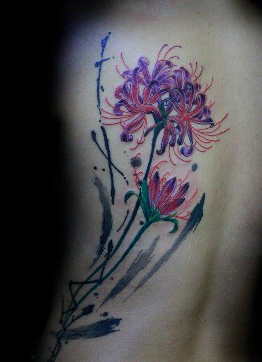 后背精美好看的彼岸花纹身