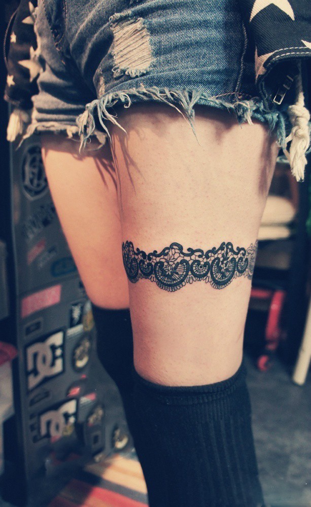 腿部性感蕾丝刺青