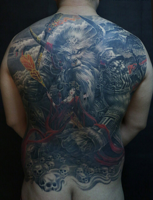 男士满背牛魔王和铁扇公主纹身