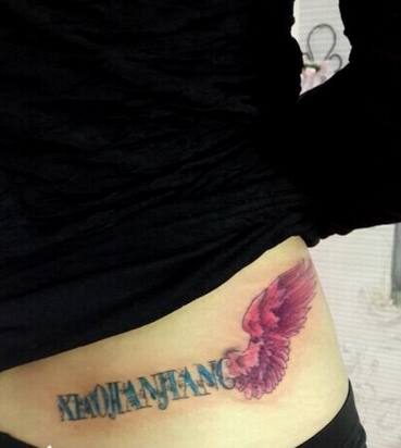 腰部翅膀英文字母纹身图案