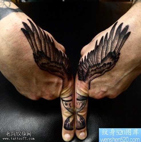 手部翅膀纹身图案