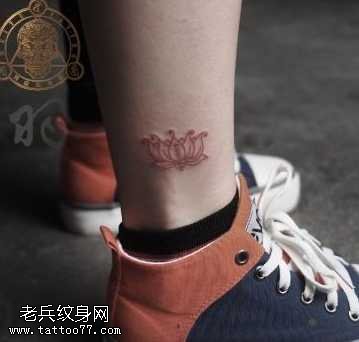 腿部线条莲花纹身图案