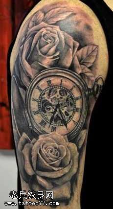 胳膊玫瑰闹钟纹身图案