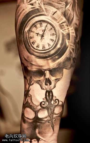 胳膊钟表纹身图案