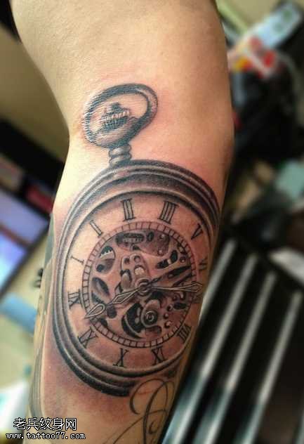 机器怀表纹身图案