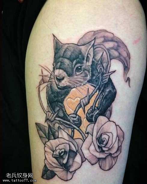 胳膊老鼠玫瑰花纹身图案