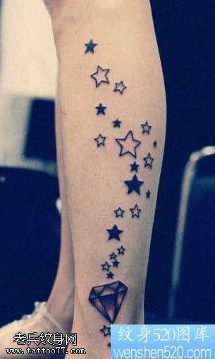腿部五角星钻石纹身图案