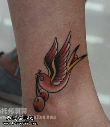 腿部欧美风格小燕子纹身图案