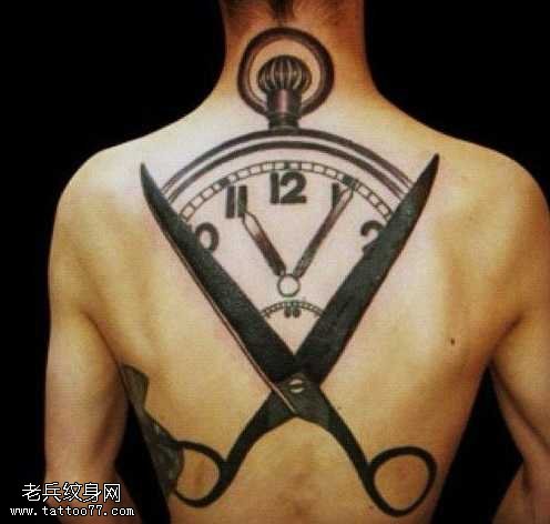 背部时尚剪刀纹身图案