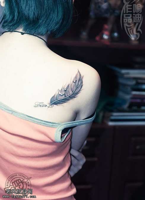时尚人士得选择羽毛纹身图案