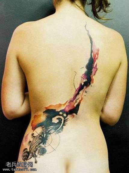 背部水墨画指南针纹身图案