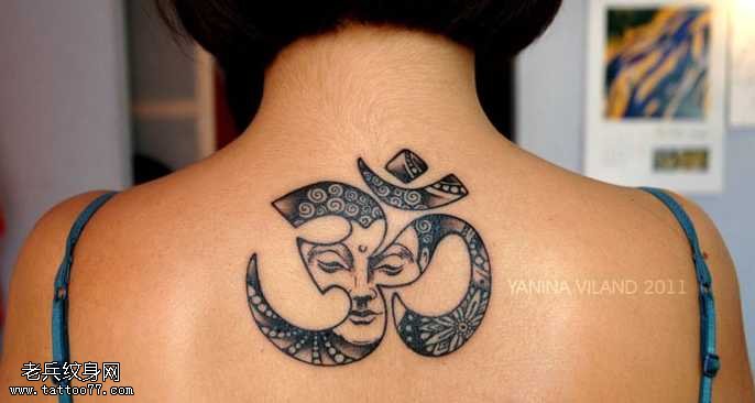 背部漂亮好看的梵文纹身图案