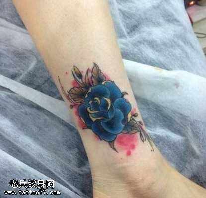 腿部欧美风格玫瑰花纹身图案