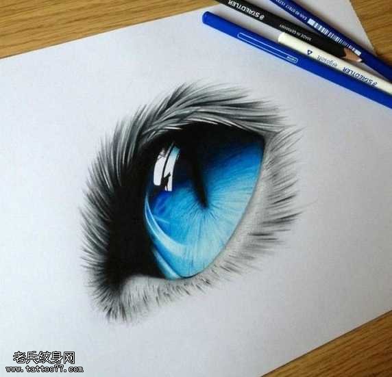 手稿逼真蓝眼纹身图案