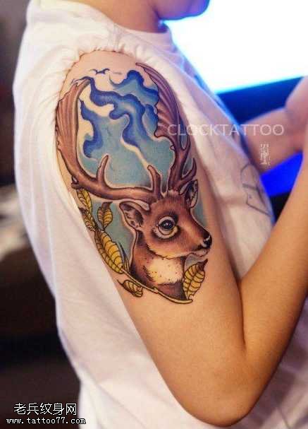 胳膊泼墨彩色羚羊纹身图案