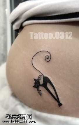 腰部可爱流行的猫咪纹身图案