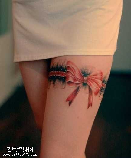 腿部蝴蝶结纹身图案