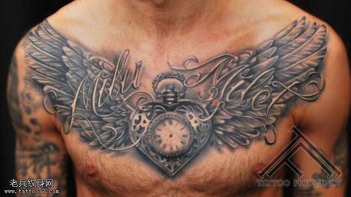 胸部闹钟翅膀纹身图案