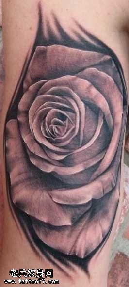 黑灰玫瑰纹身图案