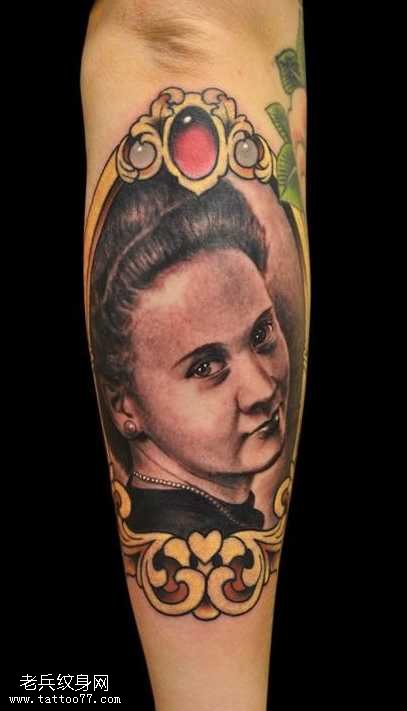 腿部女镜纹身图案