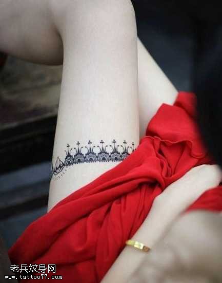 腿部潮流精美的蕾丝纹身图案