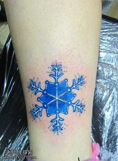 腿部雪花纹身图案