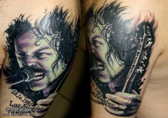 胳膊唱歌之王纹身图案