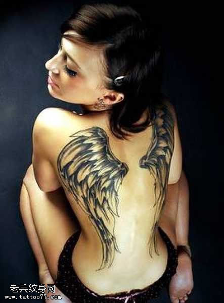 背部翅膀纹身图案