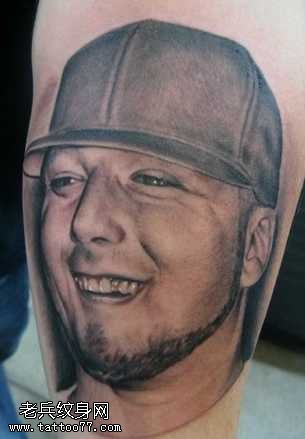 腿部男肖像纹身图案