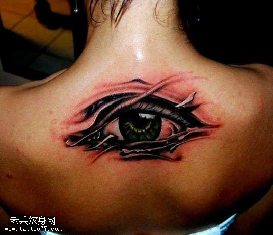 背部眼睛纹身图案