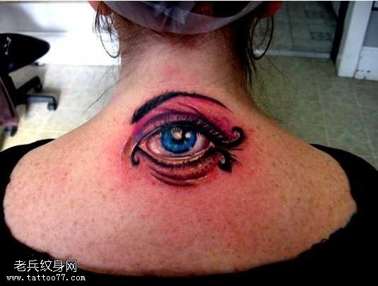 背部眼睛纹身图案