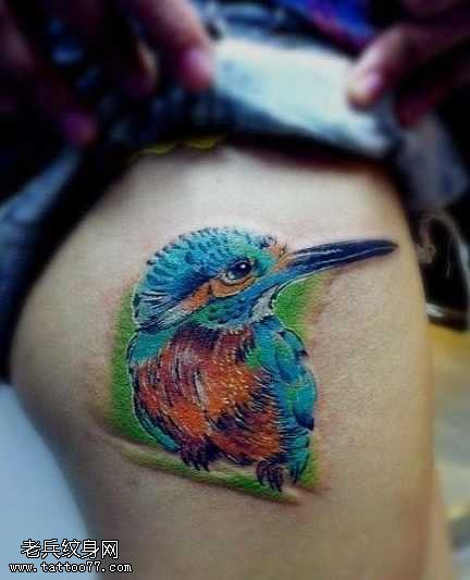 腿部彩鸟纹身图案