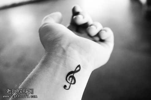 手臂小清新音符纹身图案
