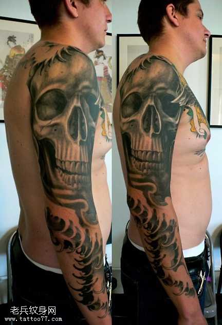 胳膊黑灰骷髅纹身图案