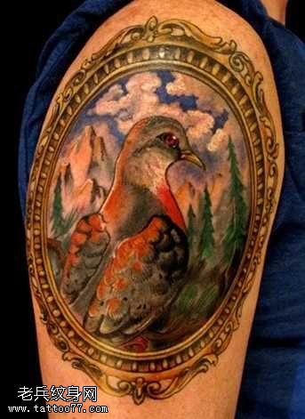 胳膊鸽子纹身图案