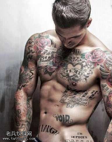 胸部个性很酷骷髅纹身图案