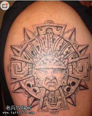 胳膊十字架纹身图案