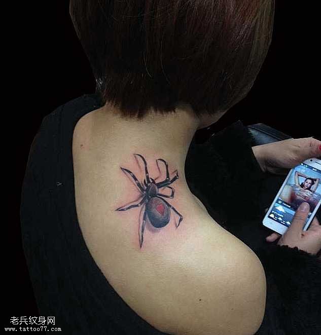 脖部蜘蛛纹身图案